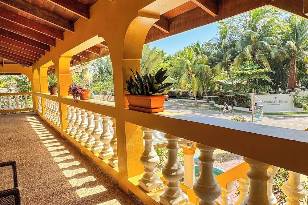 Caribbean Shores Bed & Breakfast - Hopkins - Balkón