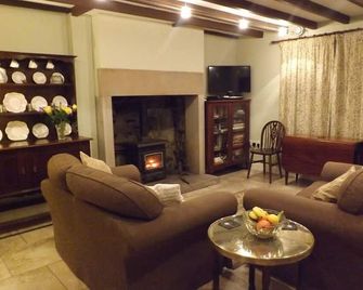 Hillis Close Farm Cottage - Haltwhistle - Living room