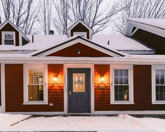 Deerfield Valley Inn - Mt Snow - Dover - Building