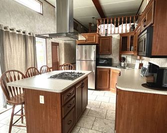 Cozy Cottage on Norris Lake - Tazewell - Kitchen
