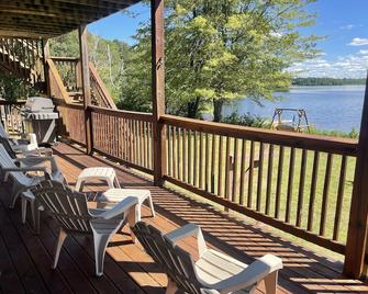 Lower 105 Hickey Ave Lake Mohawksin Lodge - Tomahawk - Balkon