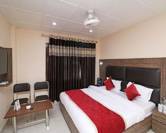أو واي أو 19811 إيه بي سي ريزيدنسي - سريناجار - غرفة نوم