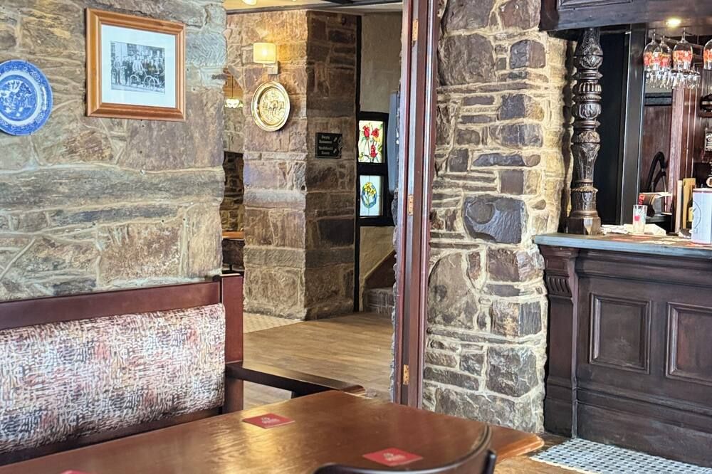 The Black Lion Hotel - Cardigan