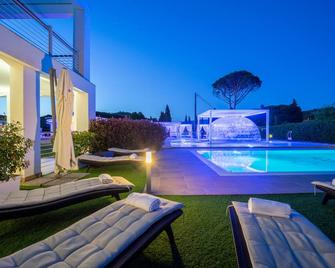 iConic Resort - Arezzo - Pool