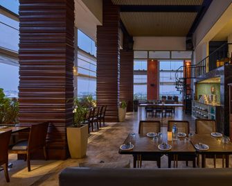 Royal Orchid Central Bangalore, Mg Road - באנגאלור - מסעדה
