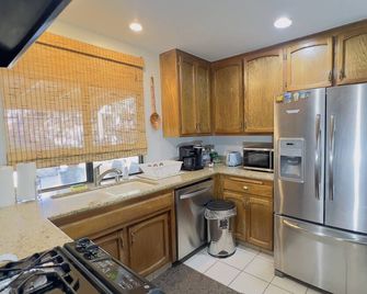 The Spanish Style Desert Oasis, A Star Gazers Dream - Ridgecrest - Cozinha