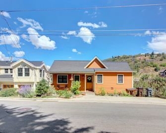 Restored 1890s Cabin - Close to Chairlift & Sundance Venues - Park City - Building
