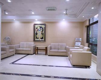 Hotel Surguru - פונדיצ'רי - טרקלין