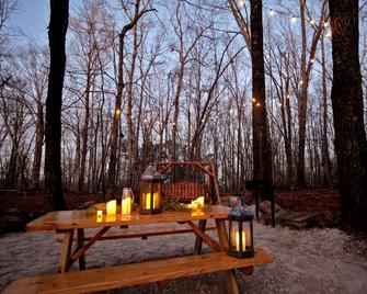 Romantic Vacation Rental with Hot Tub in Villa Rica, Georgia - Villa Rica