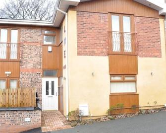 Private Bedrooms, Ground Fl, Limited Parking/wifi - Salford - Building