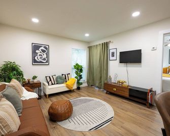 San Antonio Full Cozy Quiet One Bedroom Apartment - سان انطونيو - غرفة معيشة