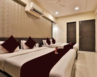Hotel Royal Rituals - Surat - Habitación