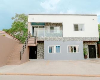 Suite cerca Al Aeropuerto - San Pedro Sula - Edificio