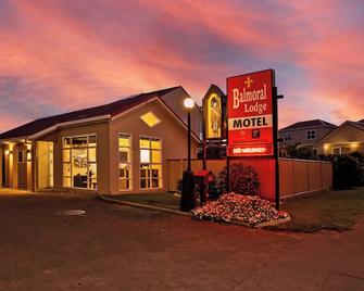 Balmoral Lodge Motel - אינברקרגיל - בניין