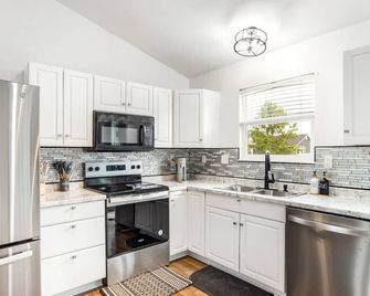 New lisiting Sale! 3King Bed - Wentzville - Keuken