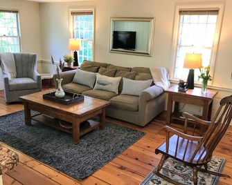 Private Beach on Nantucket Sound - Walk to Beach, Town, Harbor! - Hyannis - Living room