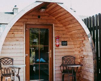 Double Glamping Pod - Tulip - Coniston - Patio