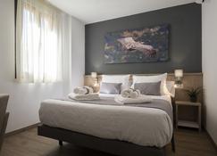 Luxor Torre del Clavero Apartments - Salamanca - Bedroom