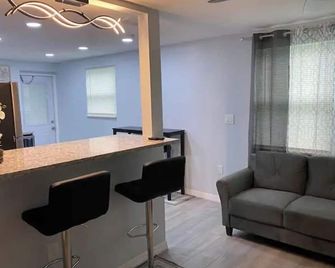 Modern 2/1 Sleeps 6 Quiet Dead End St 1/2 Acre Wow - Parrish - Recepção