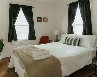 Steps from B-Line and IU | Modern Chic Retreat - Bloomington - Bedroom