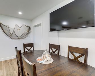 Pet-Friendly Cocoa Beach Home: Walk to Beach! - Cocoa Beach