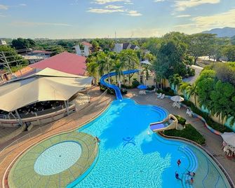 Hotel Los Puentes Comfacundi - Girardot - Piscina