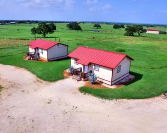 Tumble Weed Cabin of Lonesome Wind Ranch - Floresville - Gebouw