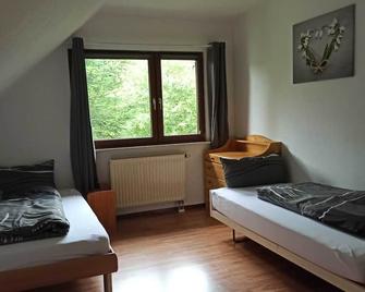 Apartment with playground, rabbits and whirlpool - Grafenhausen - Chambre