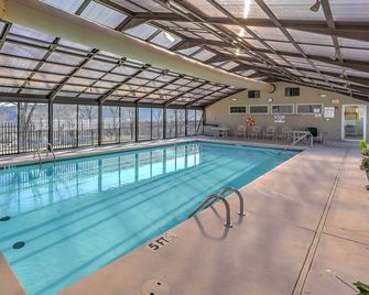 Cozy Pointe Royale Condo ~ 4 Mi to Table Rock Lake - Branson - Pool
