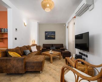 Lovely Villa Near the Beach - Višnjan - Wohnzimmer