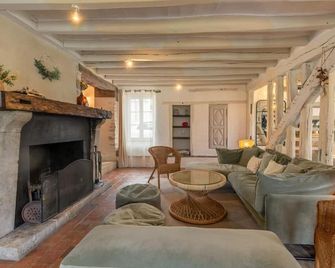 Le Cottage de Chitenay - شيتونيه - غرفة معيشة