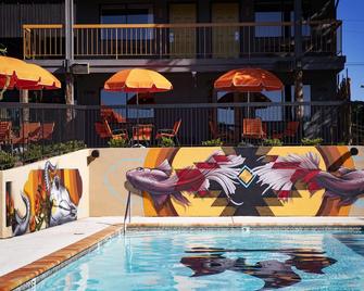 Campfire Hotel - Bend - Building
