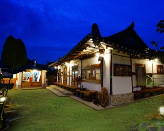 Starlight Palace - Jeonju - Building
