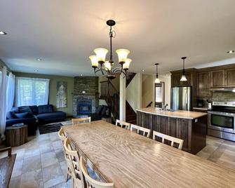Le Rivat - House for family - Saint-Gabriel-de-Valcartier - Dining room