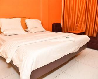 Hotel Dhanalakshmi - Port Blair - Bedroom