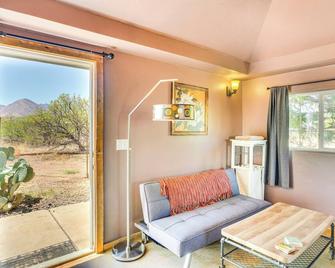 Near San Pedro River: Mtn-View Retreat in Hereford - Hereford - Living room