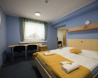S Hotel - Maribor - Bedroom