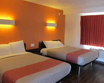 Motel 6 Oceanside Marina - Oceanside - Bedroom