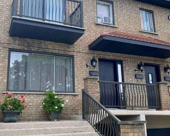 Heaven Is A Place On Earth - מונטריאול - בניין