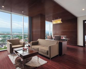 Aston Purwokerto Hotel & Conference Center - Purwokerto - Living room