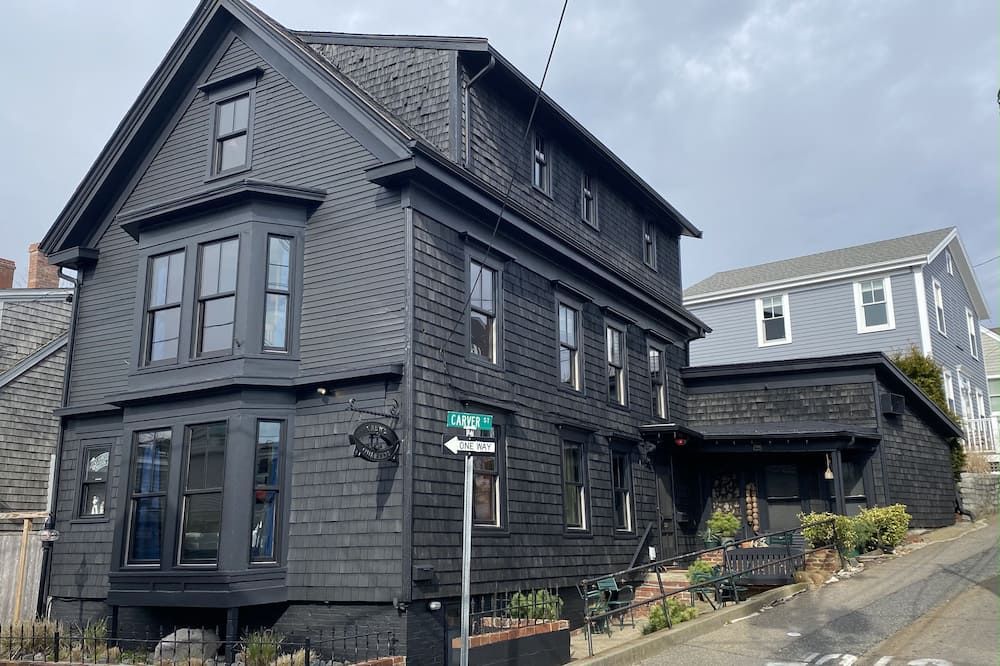 Crew's Quarters Boarding House - Caters to Men - פרובינסטאון - בניין