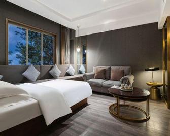 Jiqing Hotel (Kunming Green Lake) - Kunming - Bedroom