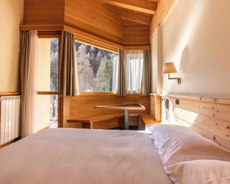 Hotel Garni Pegrà - Ponte di Legno - Bedroom