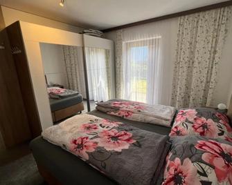 Haus Stofleth - Tschagguns - Schlafzimmer