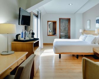 Hesperia Vigo - Vigo - Schlafzimmer