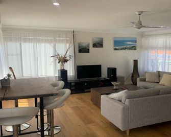 Studio 8 Yamba - Yamba - Living room