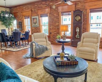 A unique lodging experience located in the heart of downtown Enterprise! - Enterprise - Living room