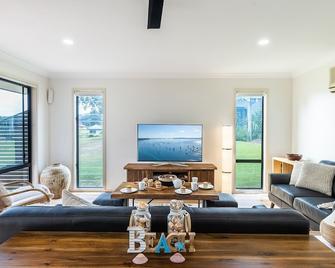 Villa 121 Horizons - Salamander Bay - Living room