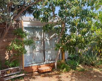 Tiny lodge in the savannah of Cap La Housaye, near Saint Gilles - Saint-Paul - Outdoors view