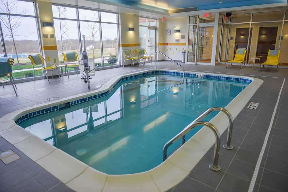 Fairfield Inn & Suites by Marriott Canton South - Canton - Piscina